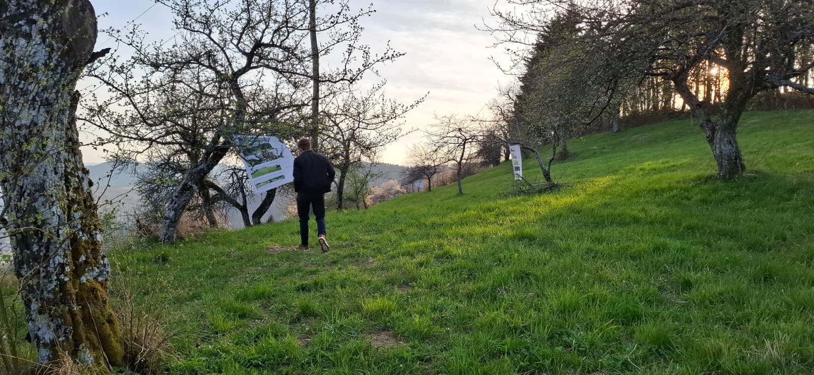 Razstava Polhograjskega dnevnika – niz analitičnih skic krajine in stavbarstva v Polhograjcih.